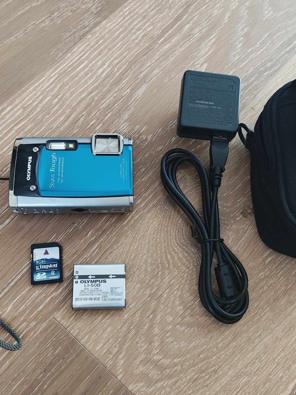 Olympus Stylus Tough 6020 Blue Compact Digital Camera 14MP 5x Charger,Battery,SD